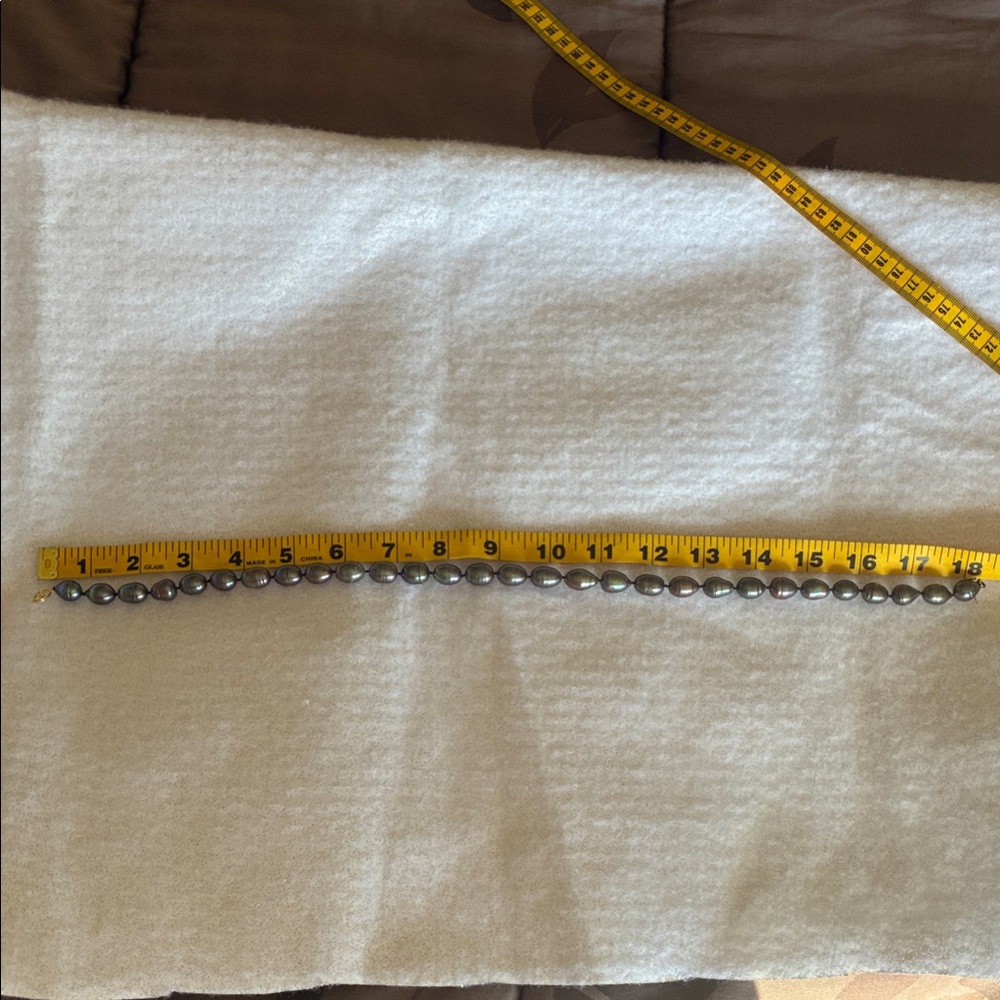 Elegant Pearl Necklace - Picture 4 of 6